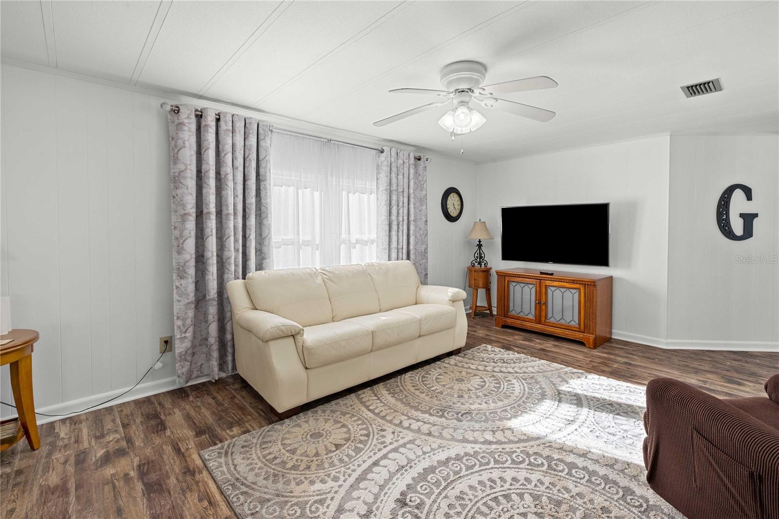 Image 12 of 66 For 36701 Grace Avenue