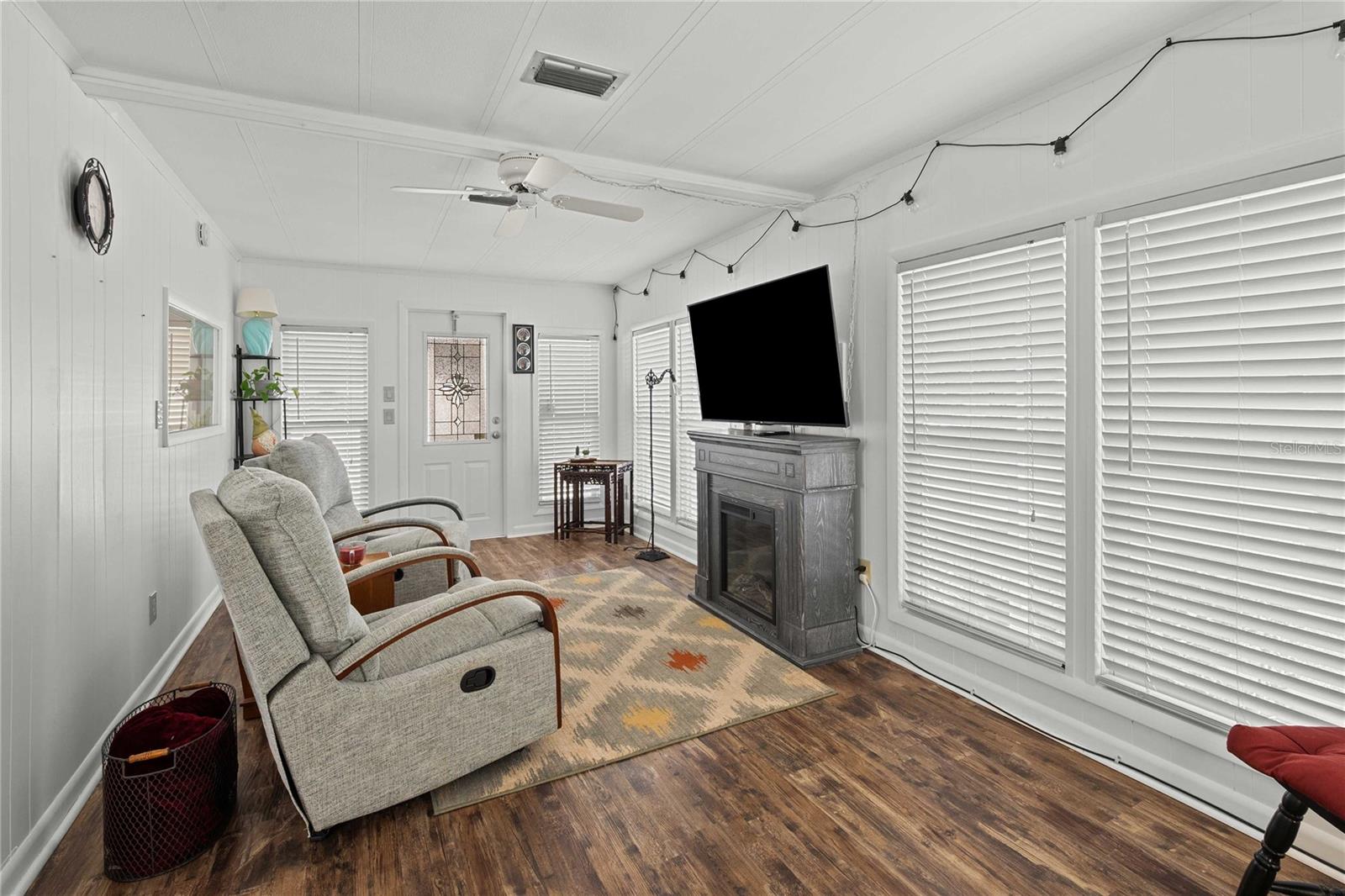 Image 15 of 66 For 36701 Grace Avenue