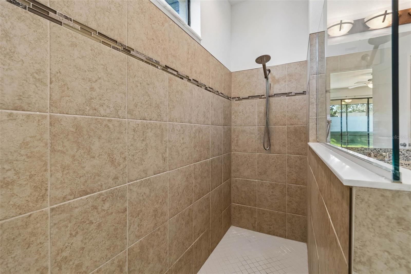 Image 18 of 71 For 1214 Florablu Drive