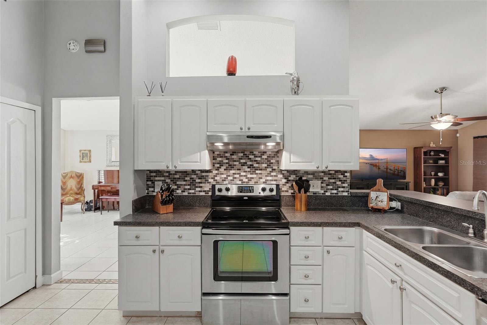 Image 10 of 31 For 1240 Bluffs Circle