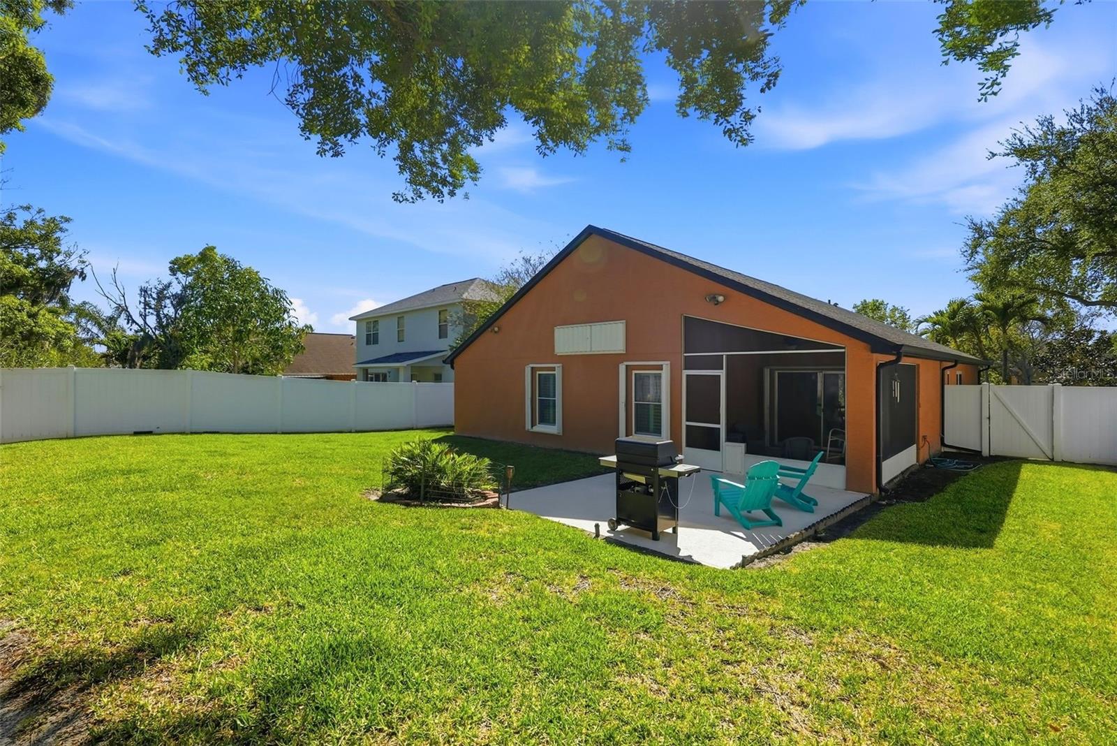 Image 23 of 31 For 1240 Bluffs Circle