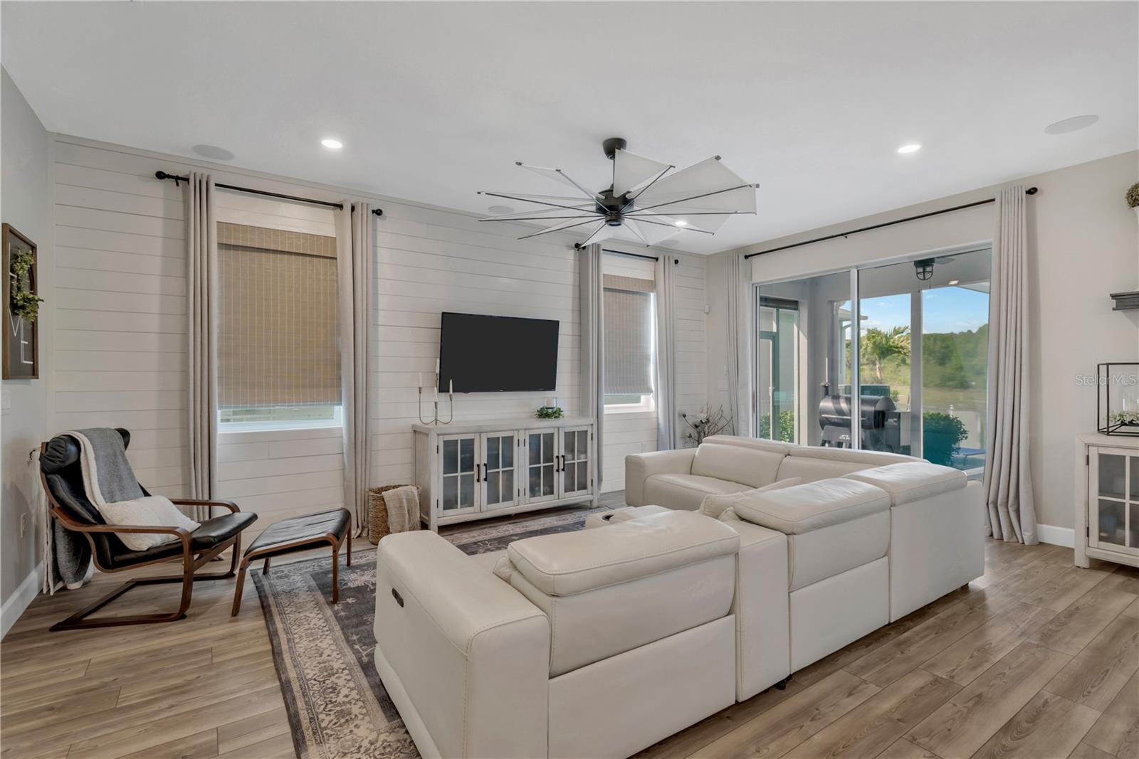 Image 16 of 79 For 315 Blackrock Lane