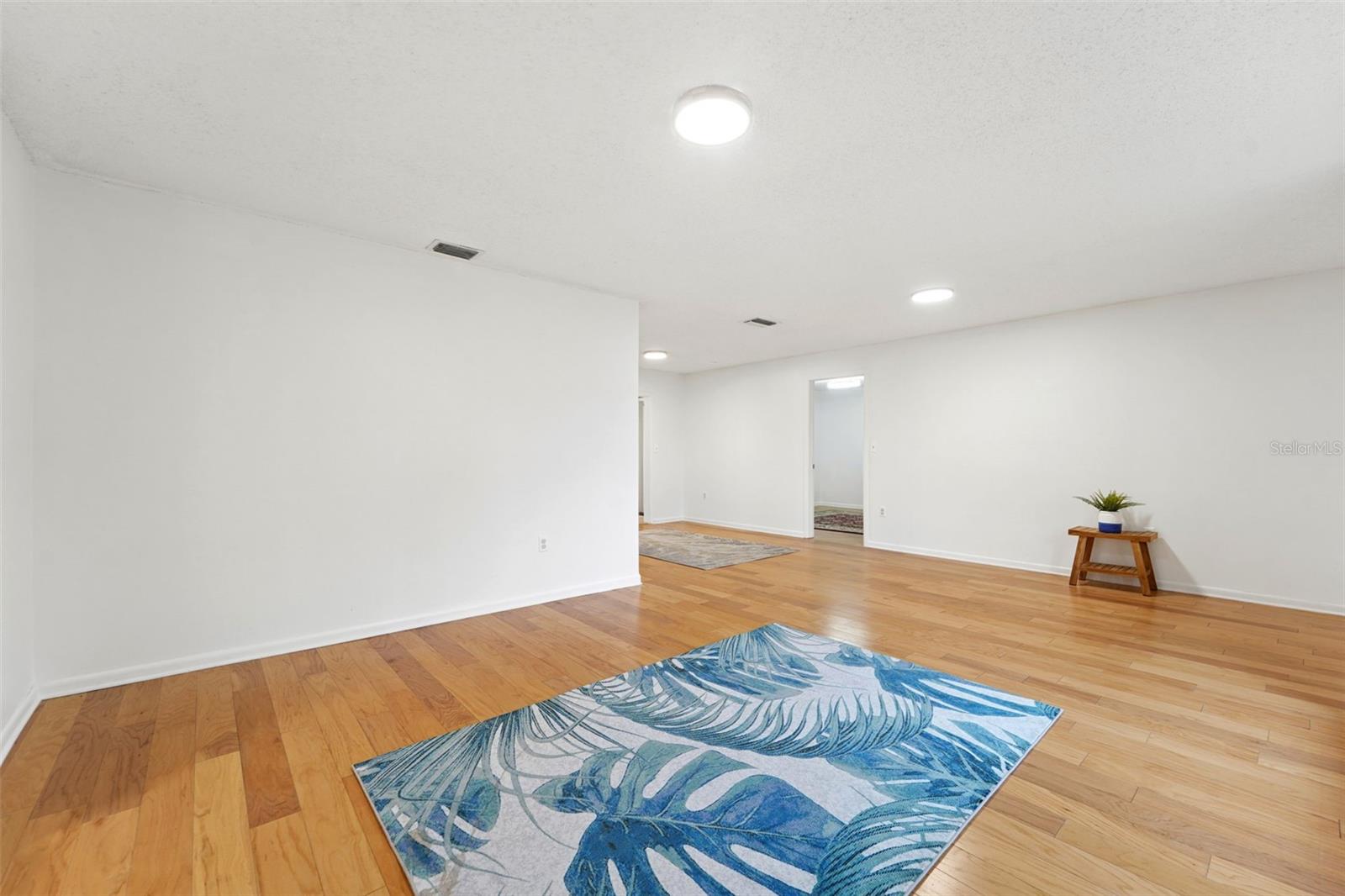 Image 11 of 39 For 2007 Golf View Drive