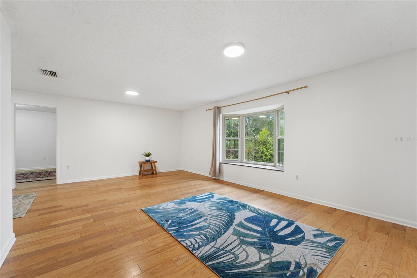 Image 12 of 39 For 2007 Golf View Drive