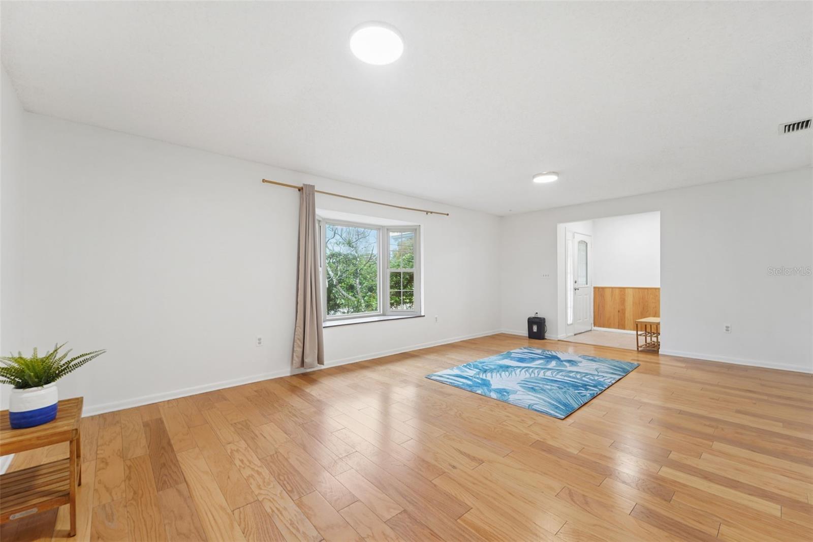 Image 13 of 39 For 2007 Golf View Drive