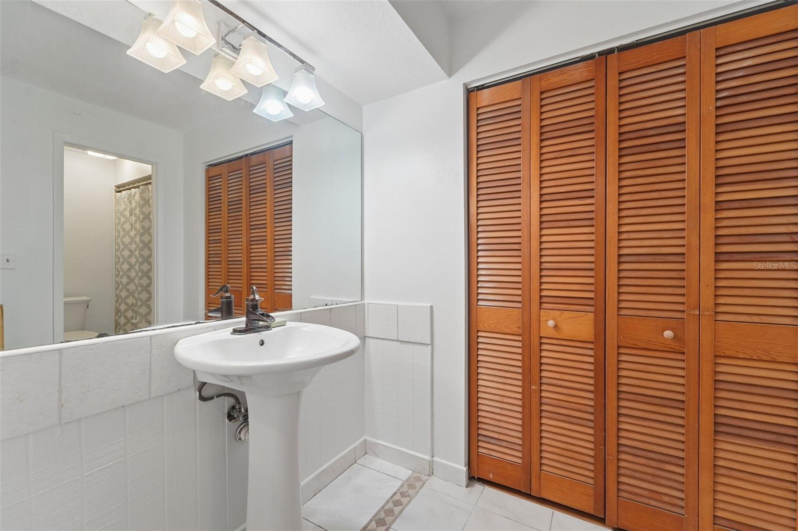 Image 15 of 39 For 2007 Golf View Drive