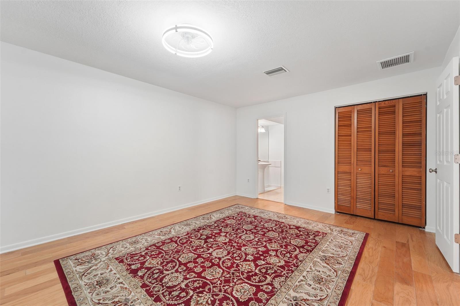 Image 16 of 39 For 2007 Golf View Drive