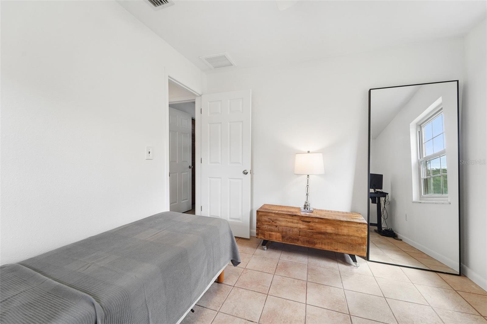 Image 22 of 39 For 2007 Golf View Drive