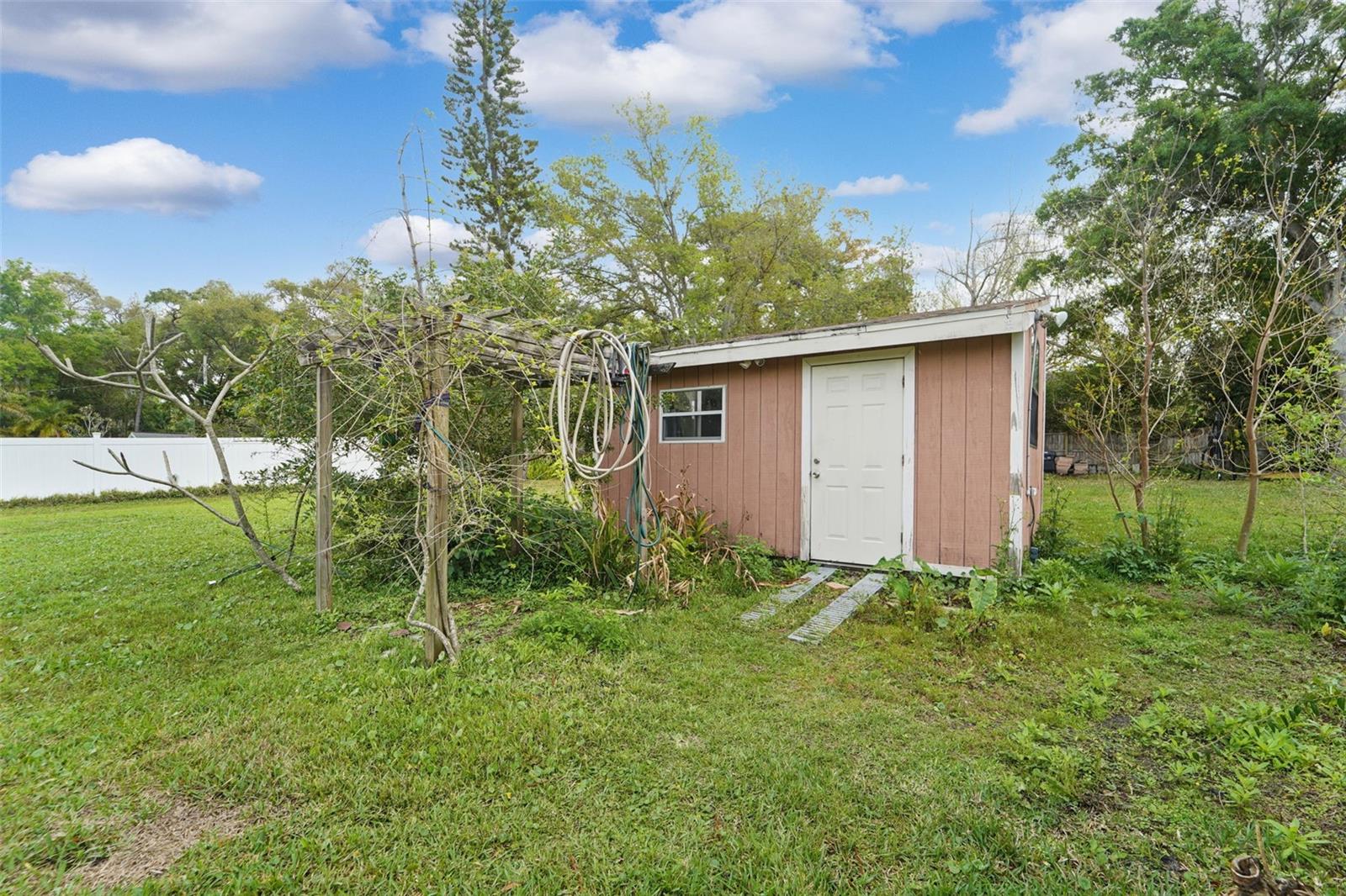 Image 29 of 39 For 2007 Golf View Drive