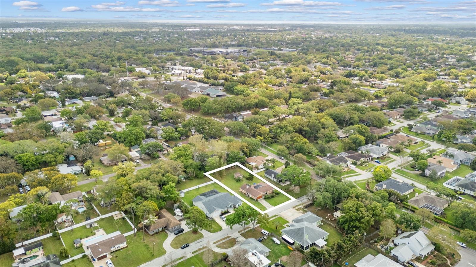 Image 36 of 39 For 2007 Golf View Drive