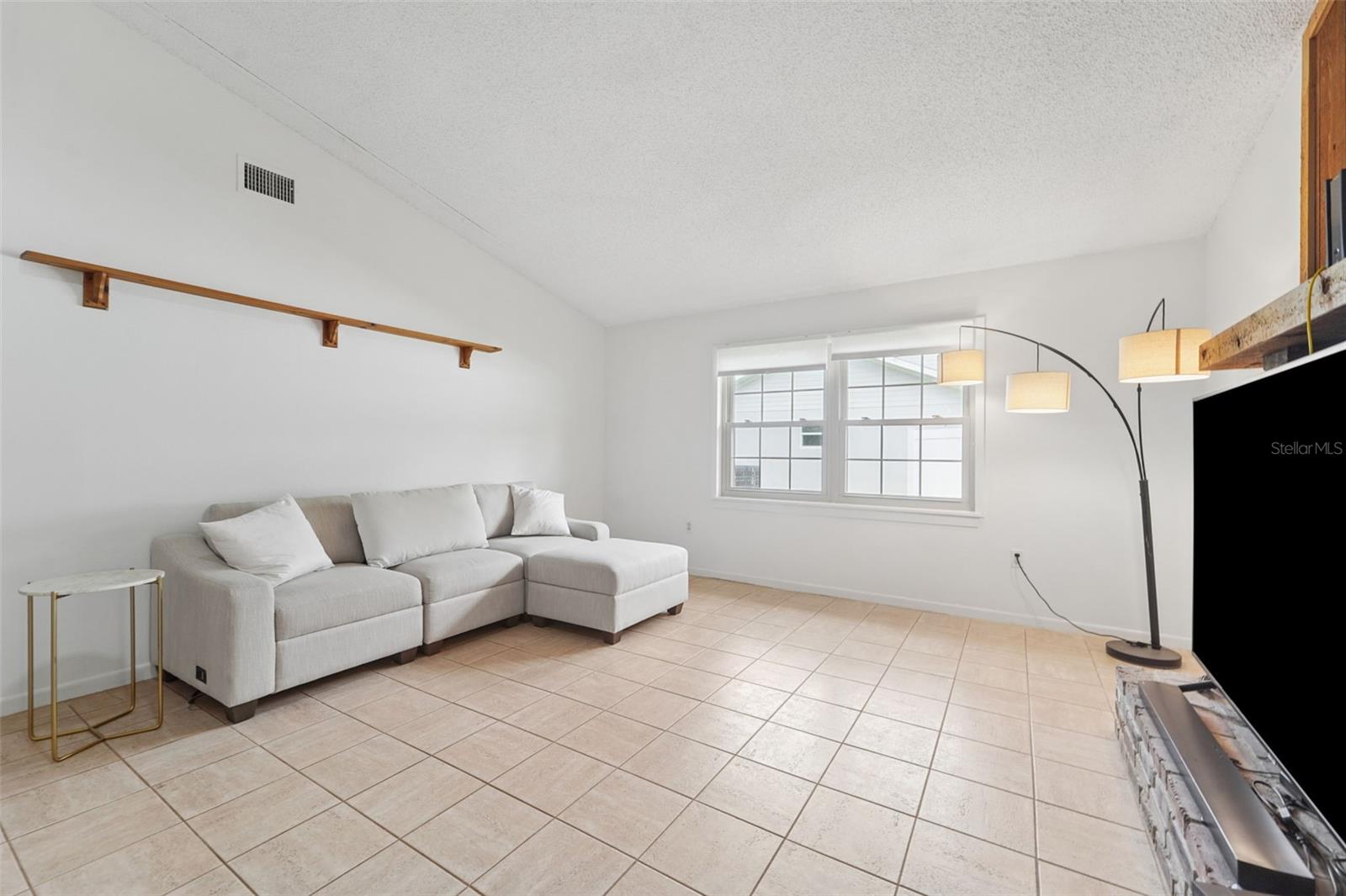 Image 5 of 39 For 2007 Golf View Drive