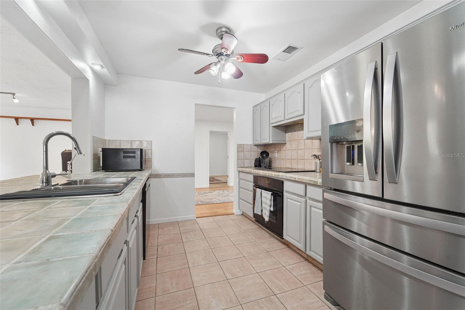 Image 6 of 39 For 2007 Golf View Drive