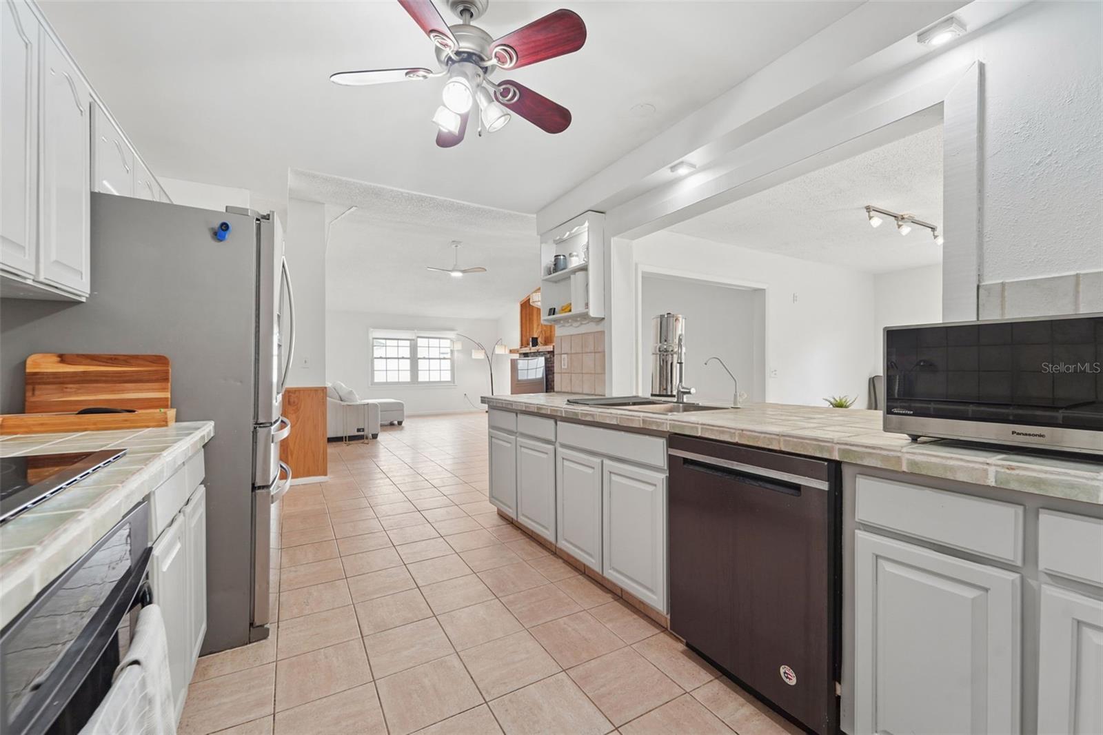 Image 8 of 39 For 2007 Golf View Drive