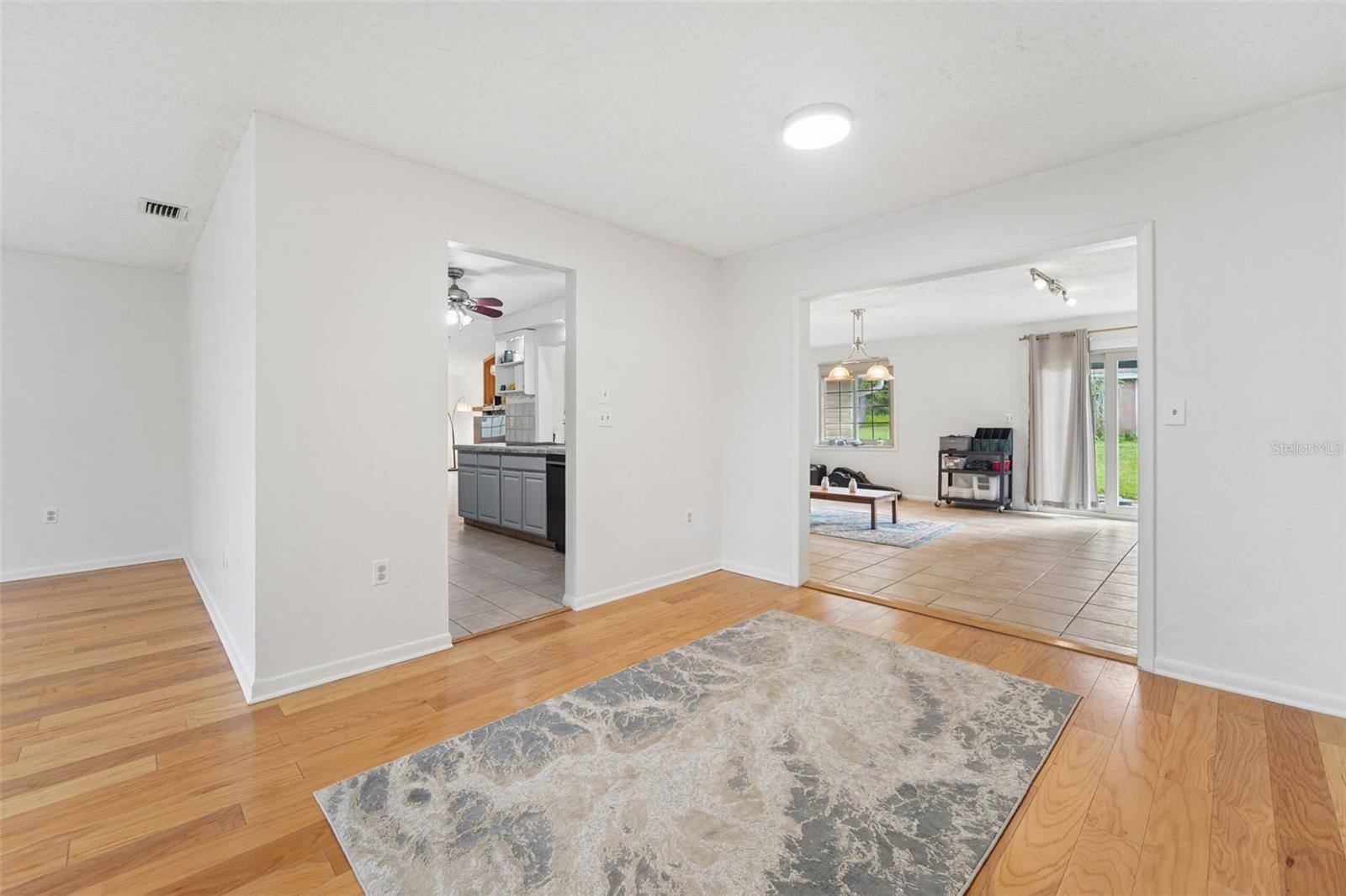 Image 9 of 39 For 2007 Golf View Drive