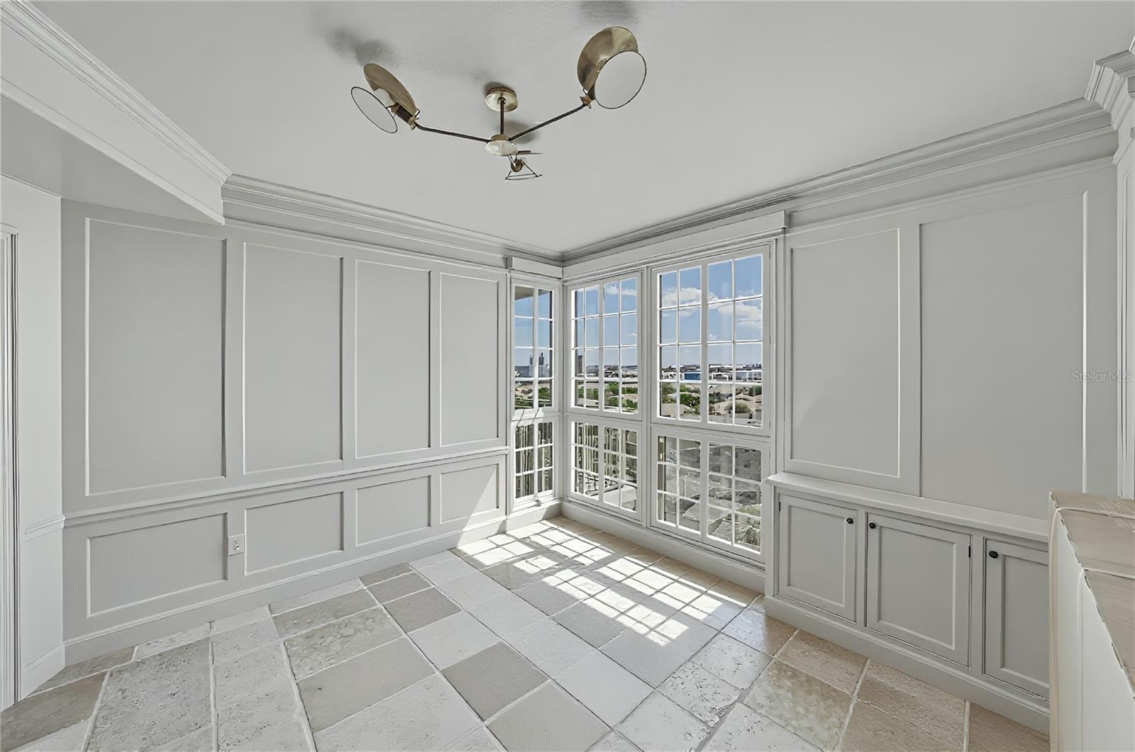 Image 10 of 96 For 450 Knights Run Avenue 902