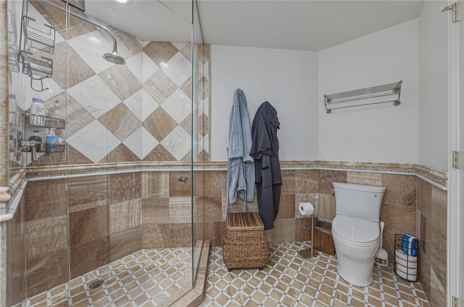 Image 20 of 96 For 450 Knights Run Avenue 902