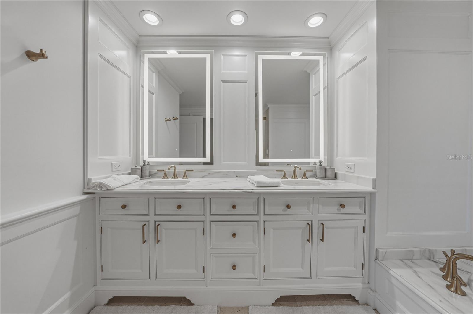 Image 27 of 96 For 450 Knights Run Avenue 902