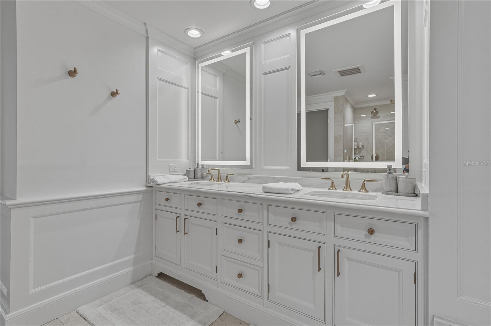 Image 29 of 96 For 450 Knights Run Avenue 902