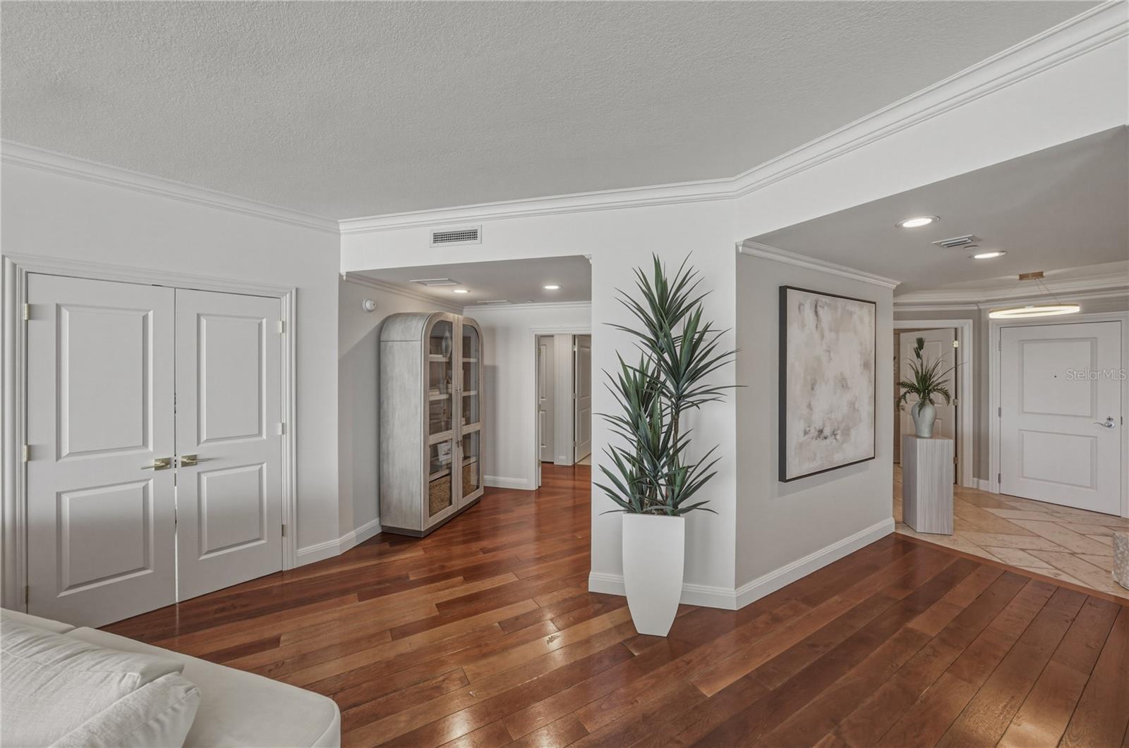 Image 32 of 96 For 450 Knights Run Avenue 902