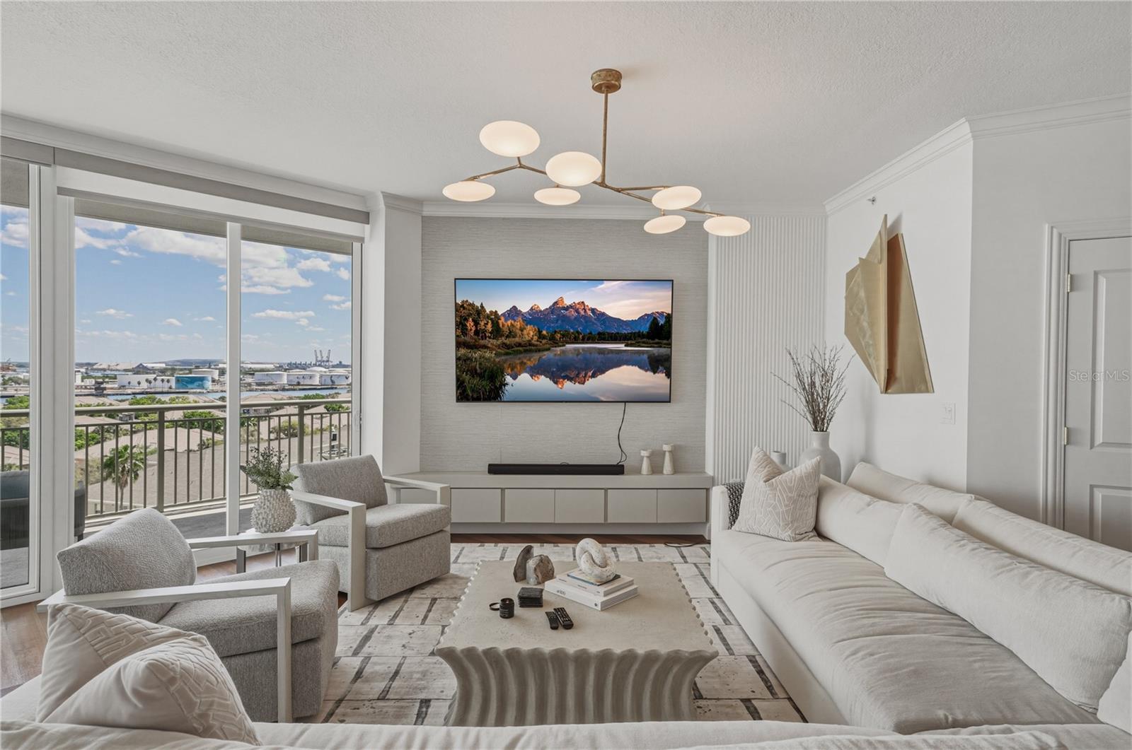 Image 37 of 96 For 450 Knights Run Avenue 902