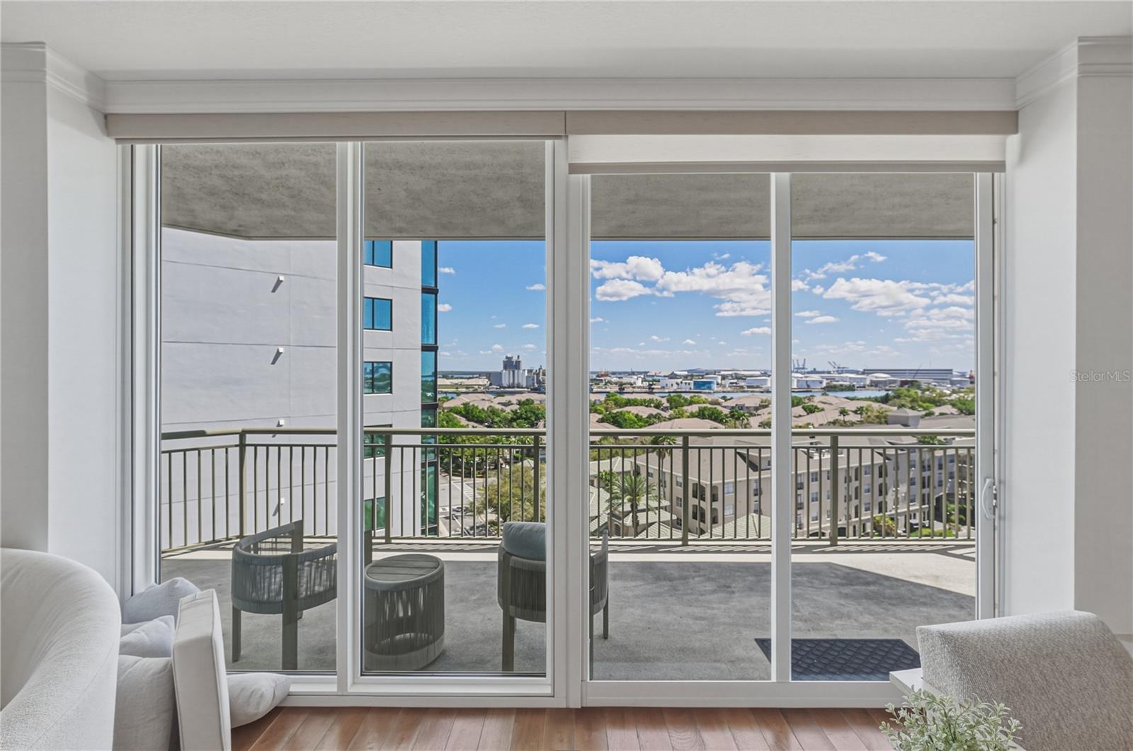 Image 42 of 96 For 450 Knights Run Avenue 902