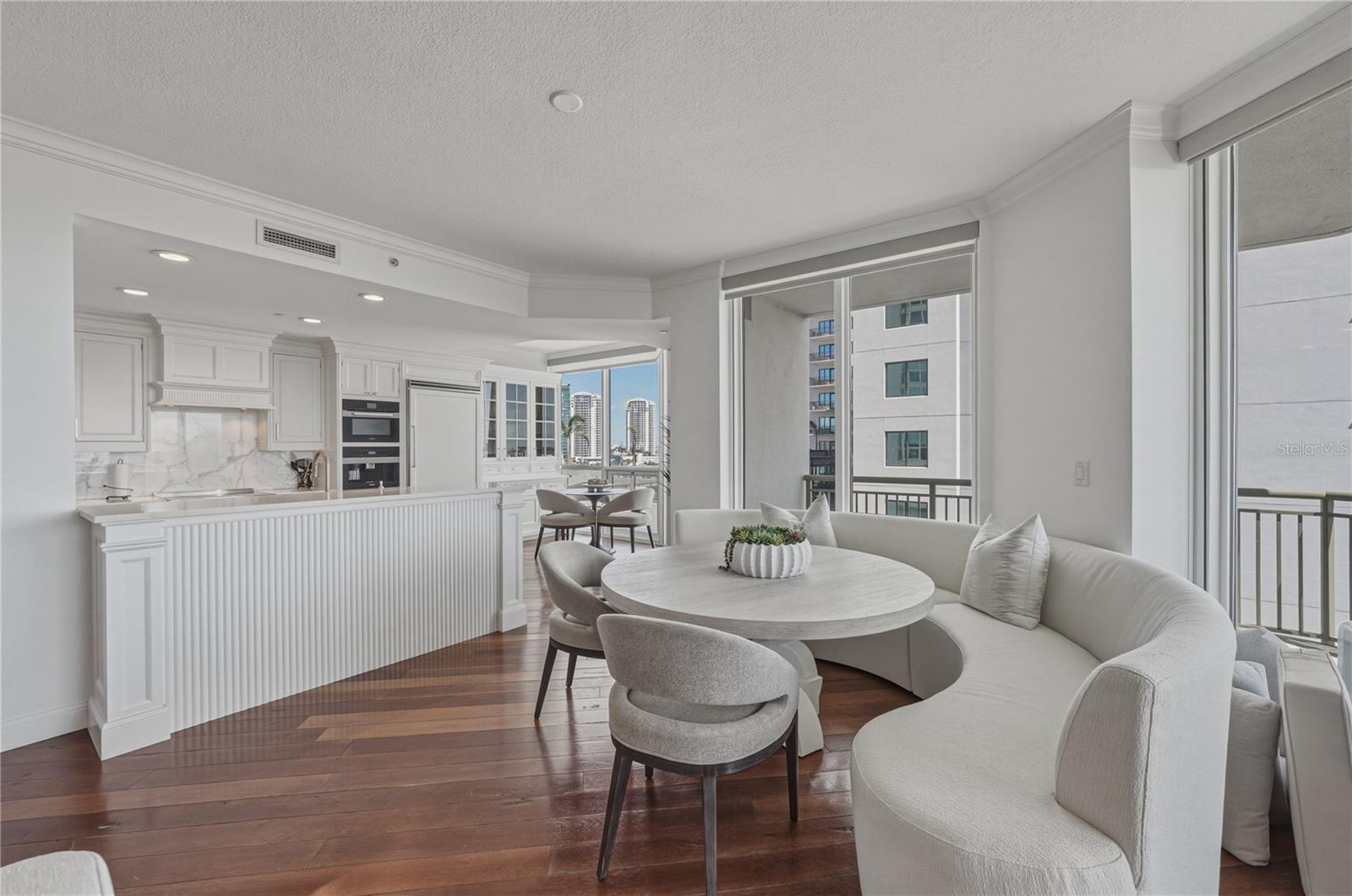 Image 43 of 96 For 450 Knights Run Avenue 902