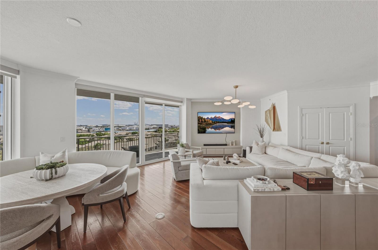 Image 47 of 96 For 450 Knights Run Avenue 902