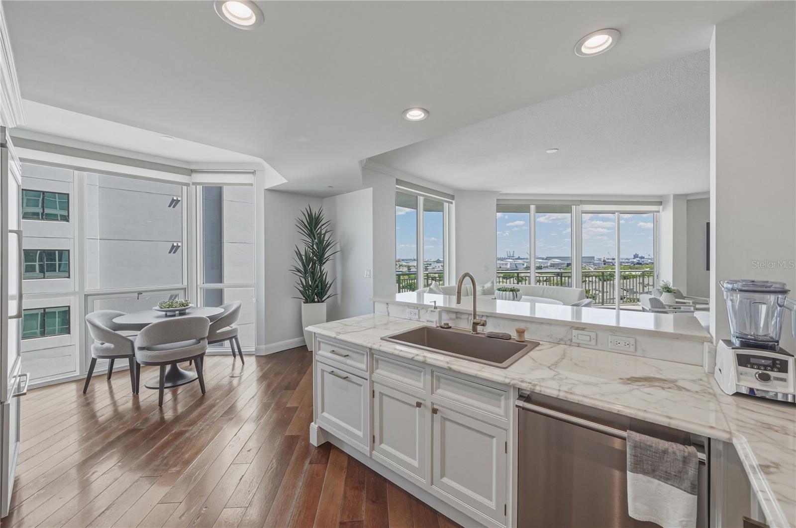 Image 54 of 96 For 450 Knights Run Avenue 902