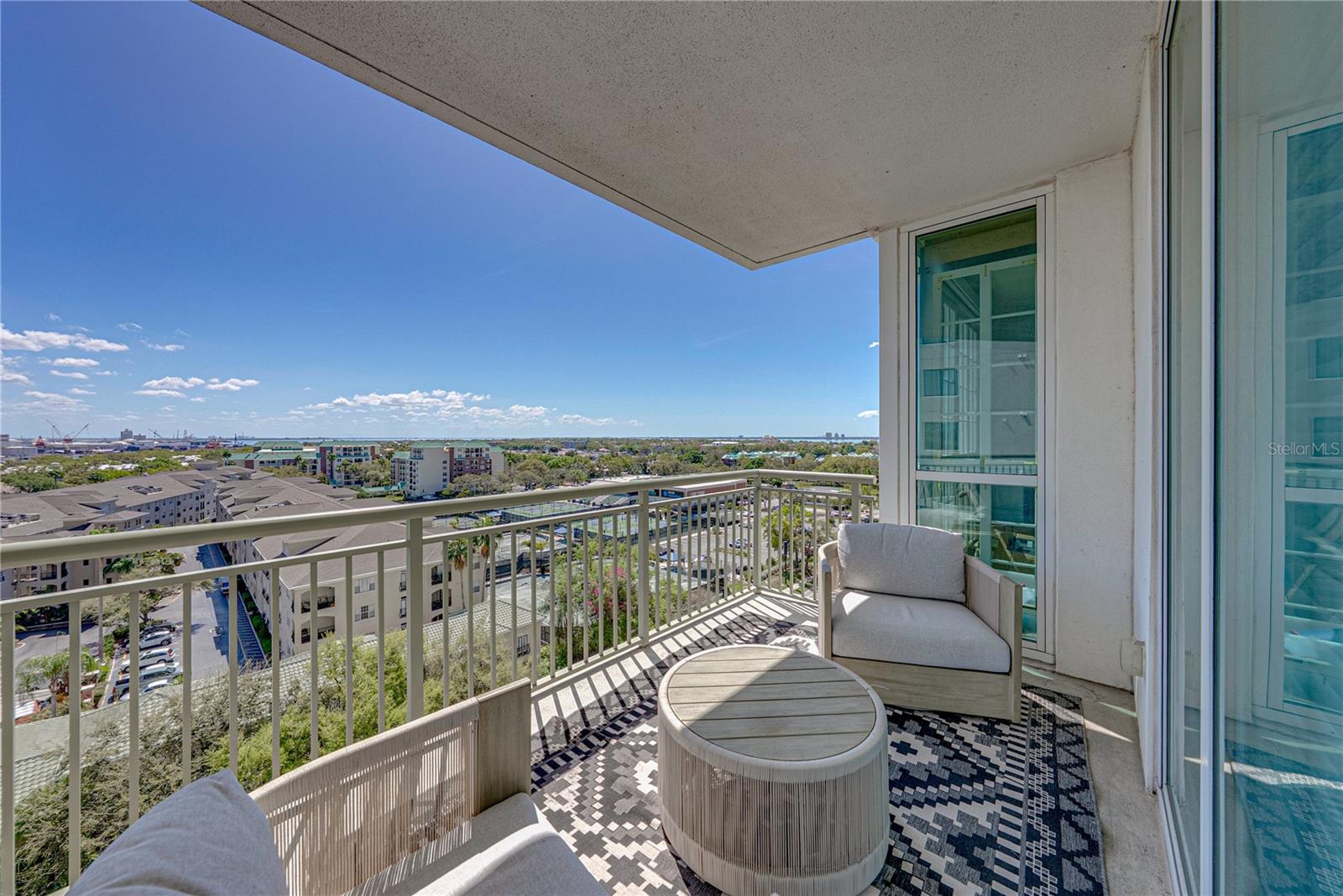 Image 61 of 96 For 450 Knights Run Avenue 902