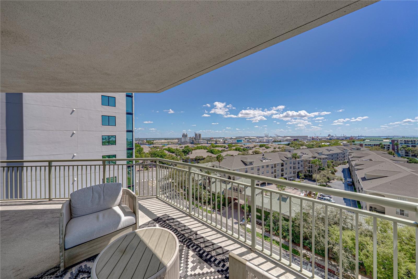 Image 62 of 96 For 450 Knights Run Avenue 902