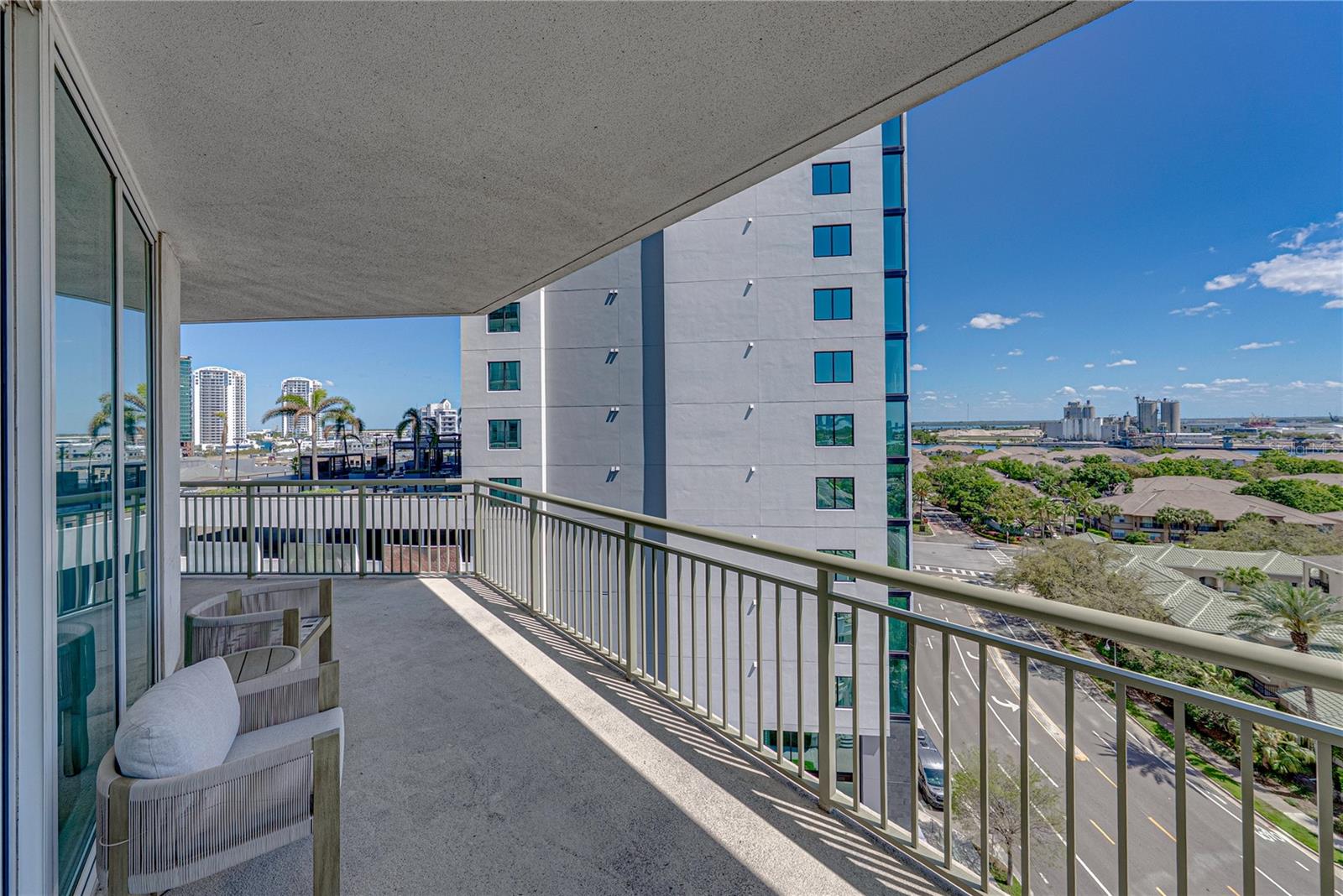 Image 70 of 96 For 450 Knights Run Avenue 902