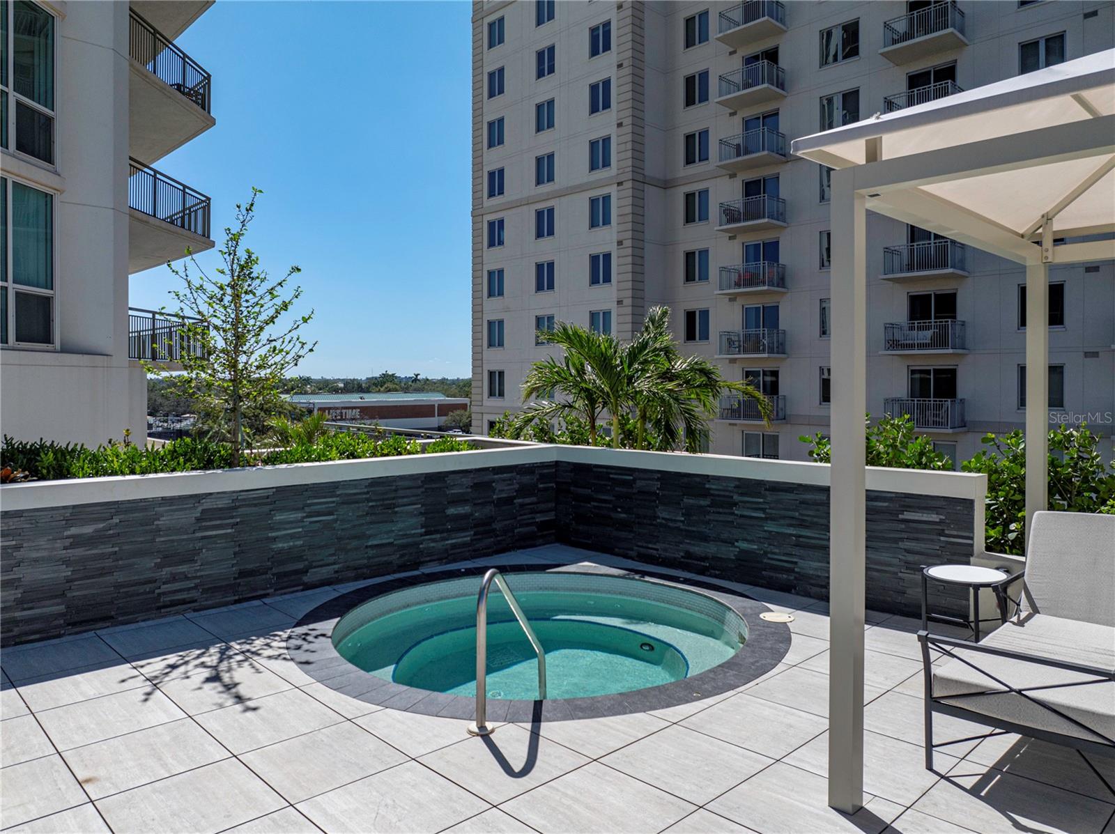 Image 89 of 96 For 450 Knights Run Avenue 902