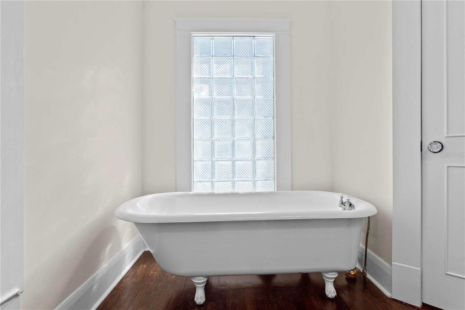 Image 32 of 49 For 2810 Morrison Avenue