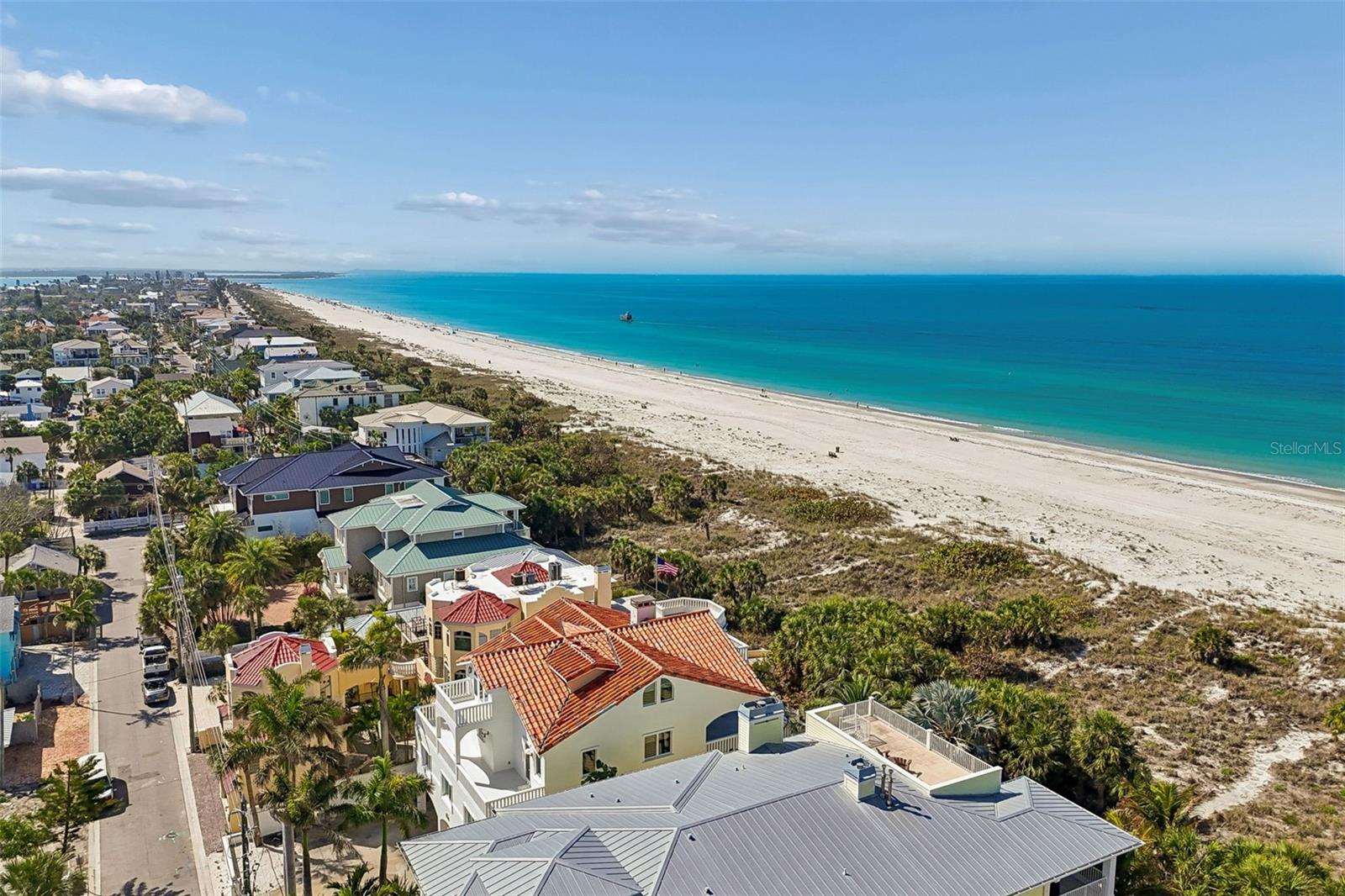 Listing photo id 98 for 2811 Sunset Way