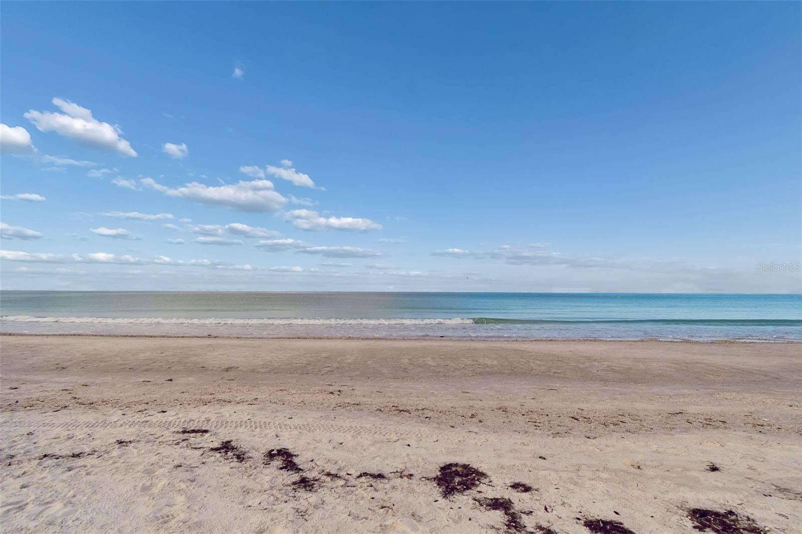 Listing photo id 10 for 2811 Sunset Way