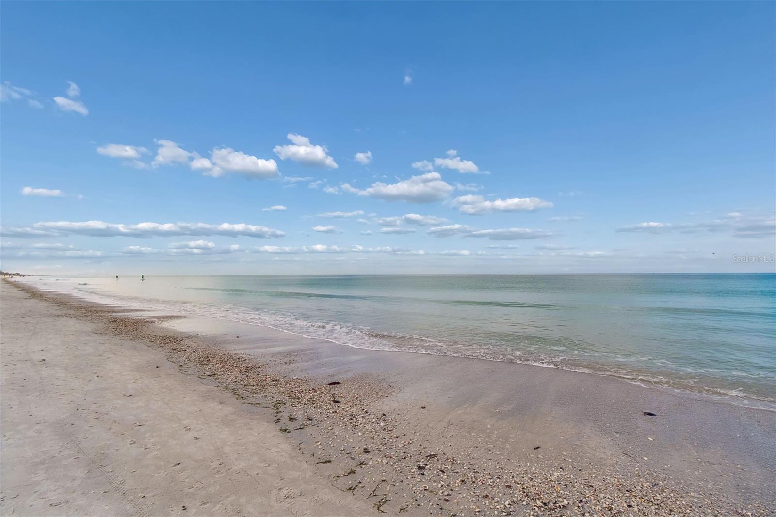 Listing photo id 11 for 2811 Sunset Way