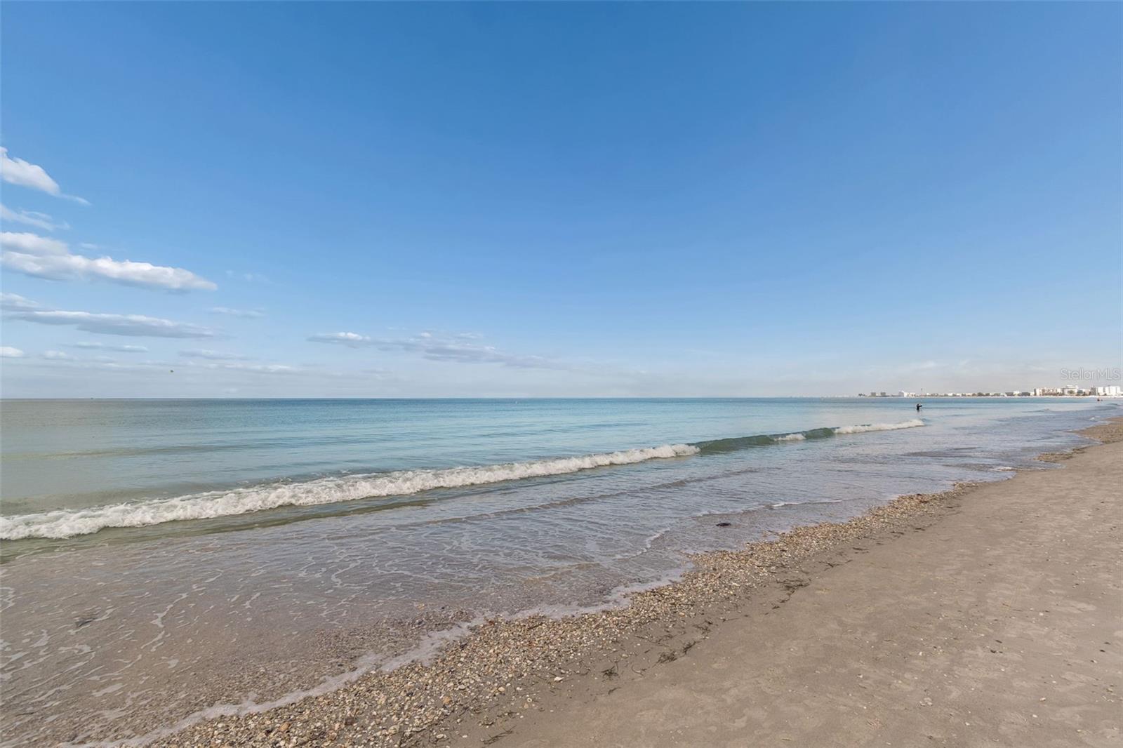 Listing photo id 12 for 2811 Sunset Way