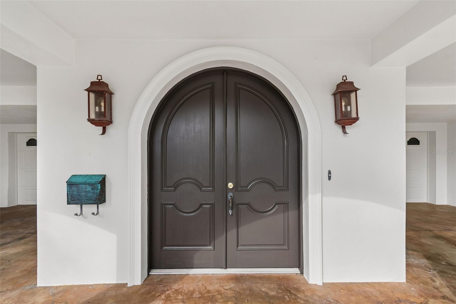 Listing photo id 13 for 2811 Sunset Way