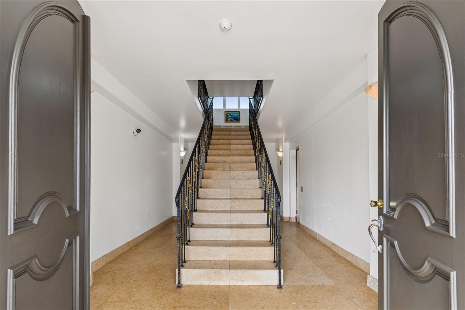 Listing photo id 14 for 2811 Sunset Way