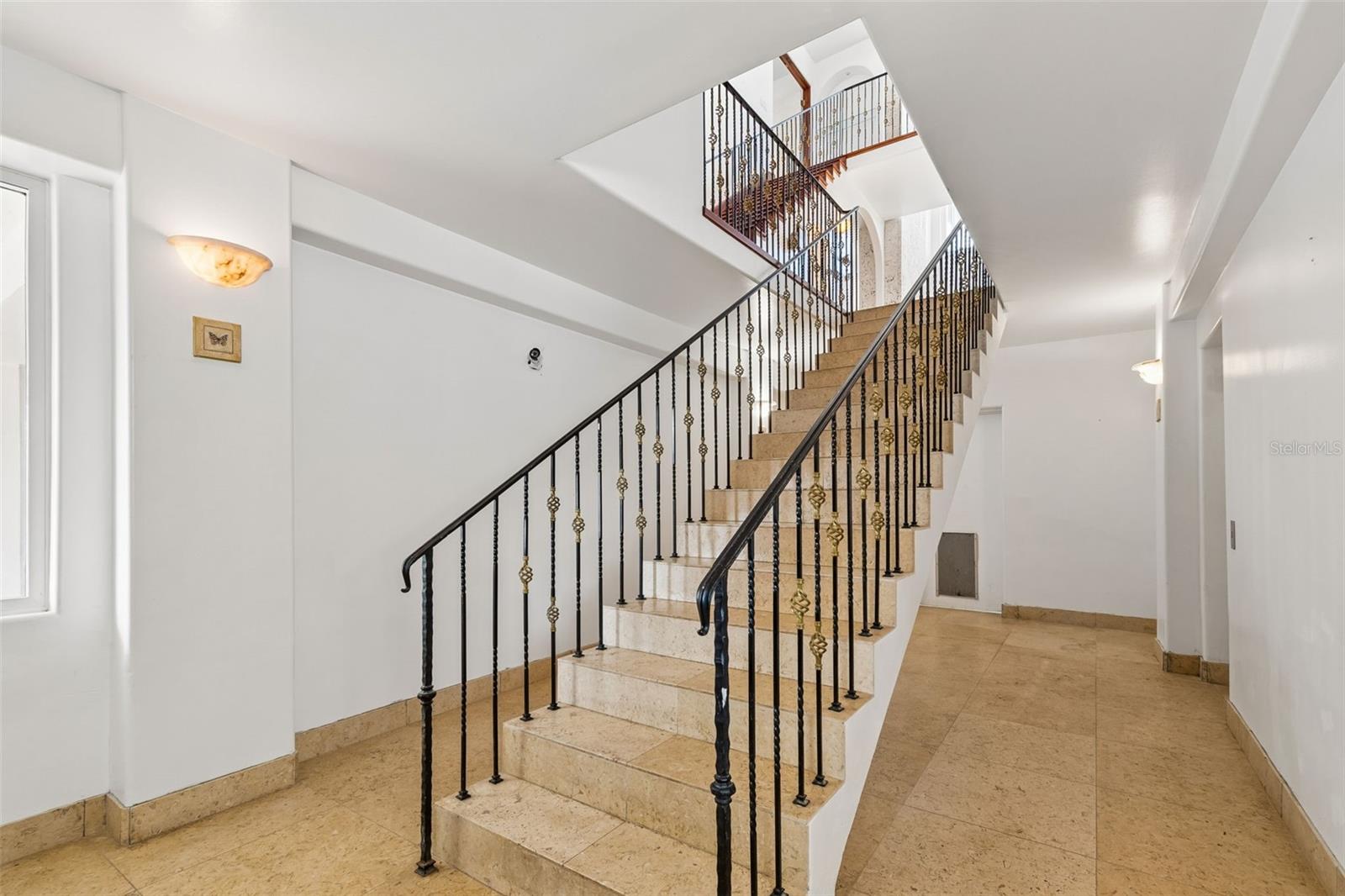 Listing photo id 15 for 2811 Sunset Way