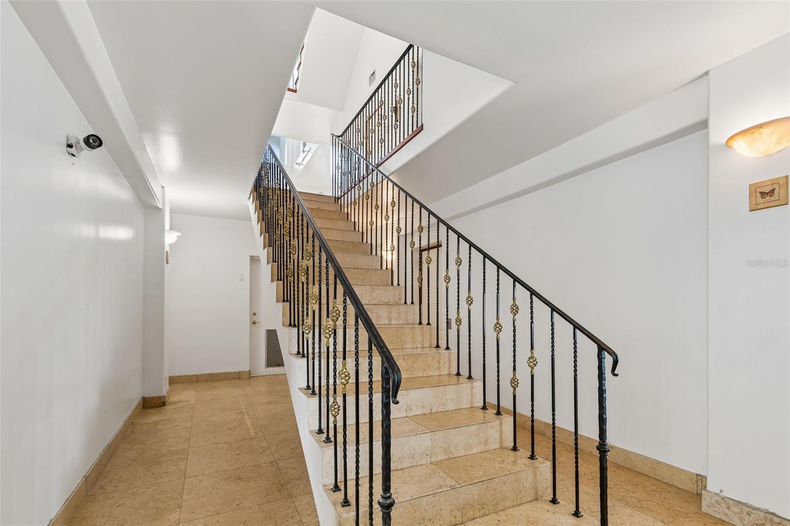 Listing photo id 16 for 2811 Sunset Way