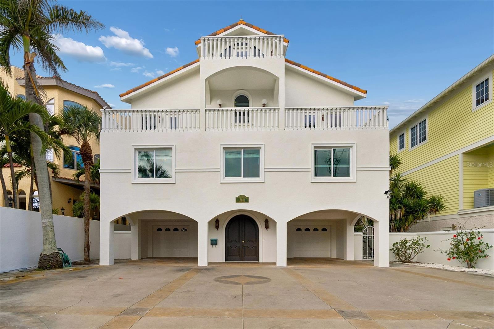 Listing photo id 0 for 2811 Sunset Way