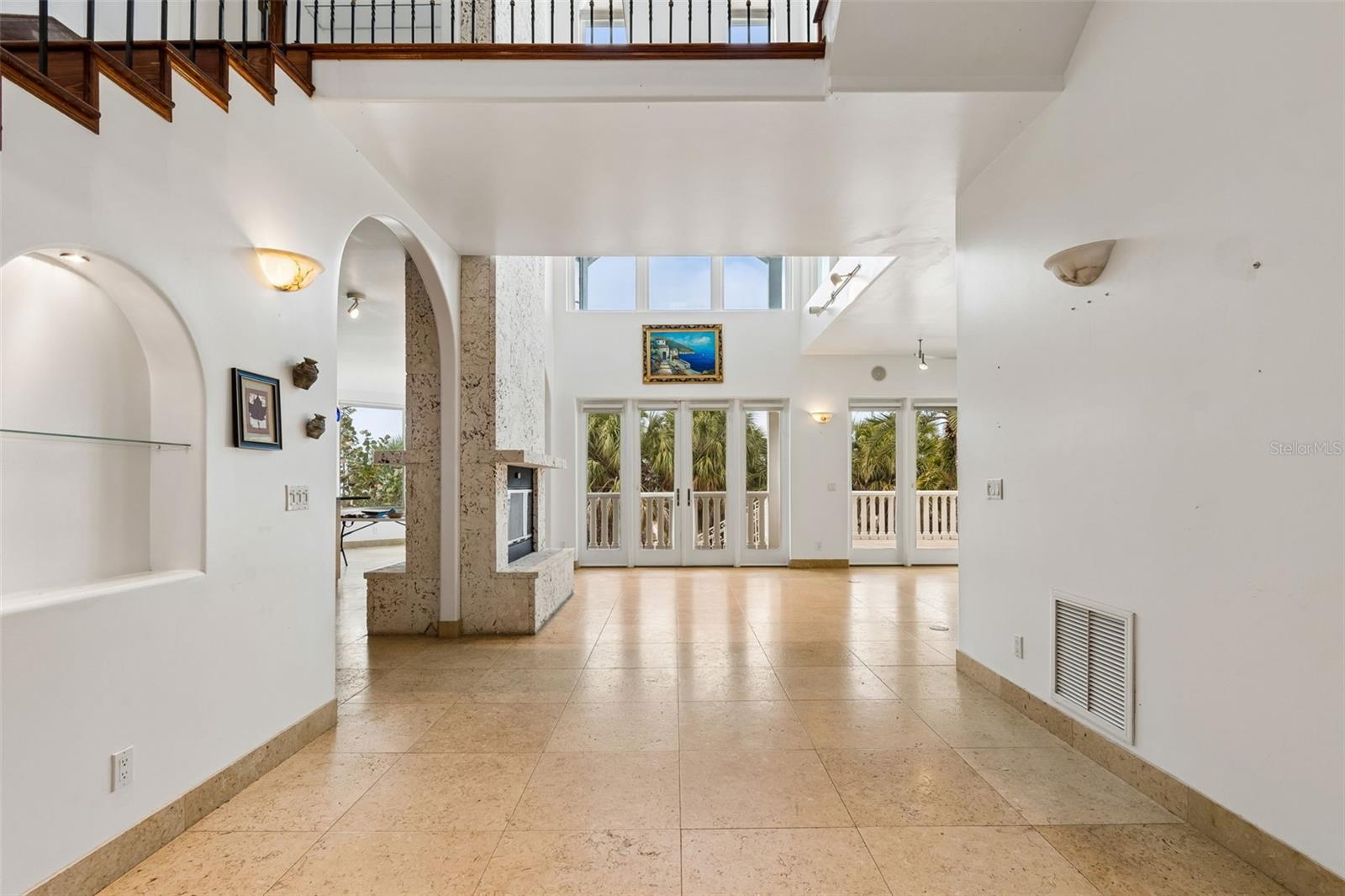 Listing photo id 18 for 2811 Sunset Way