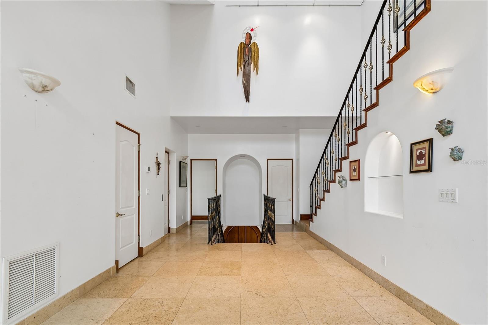 Listing photo id 19 for 2811 Sunset Way