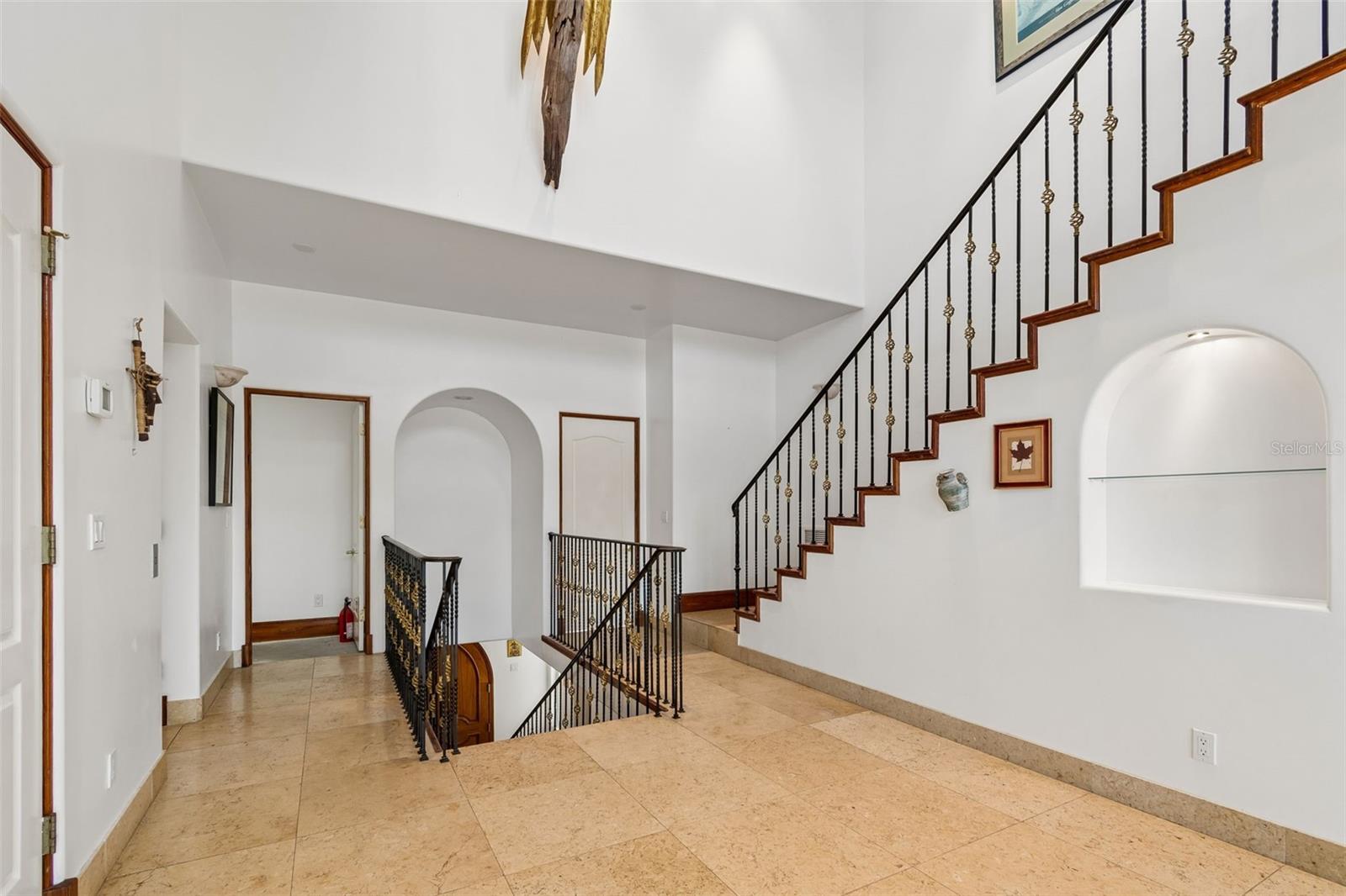 Listing photo id 20 for 2811 Sunset Way