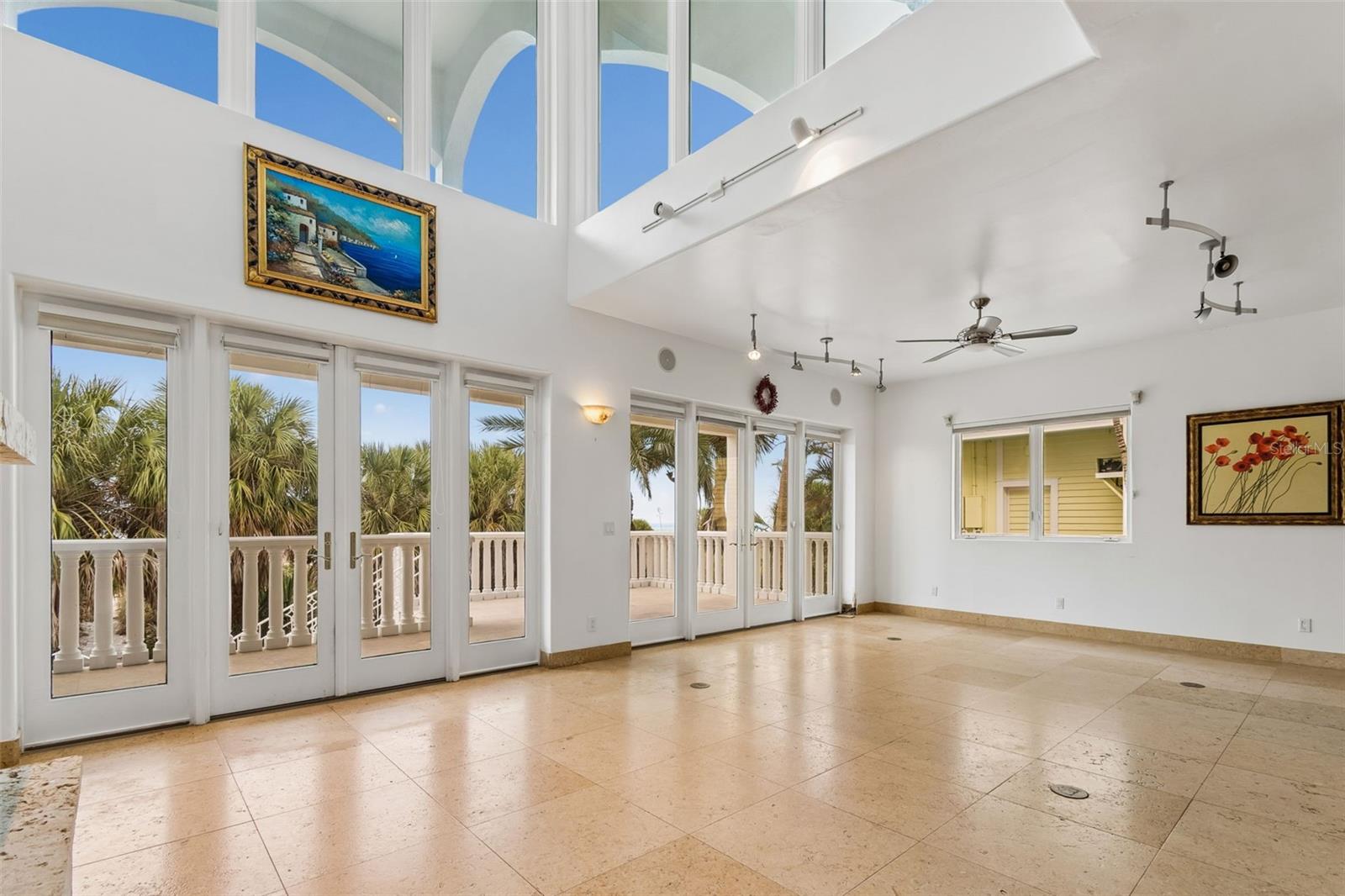 Listing photo id 21 for 2811 Sunset Way