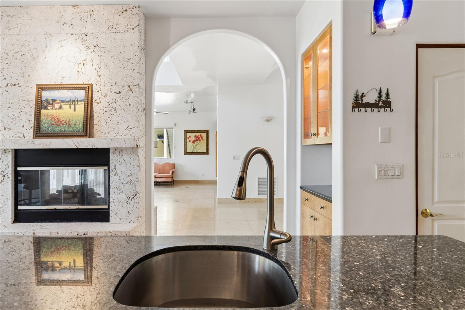 Listing photo id 27 for 2811 Sunset Way