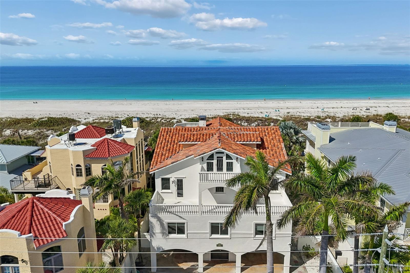 Listing photo id 1 for 2811 Sunset Way