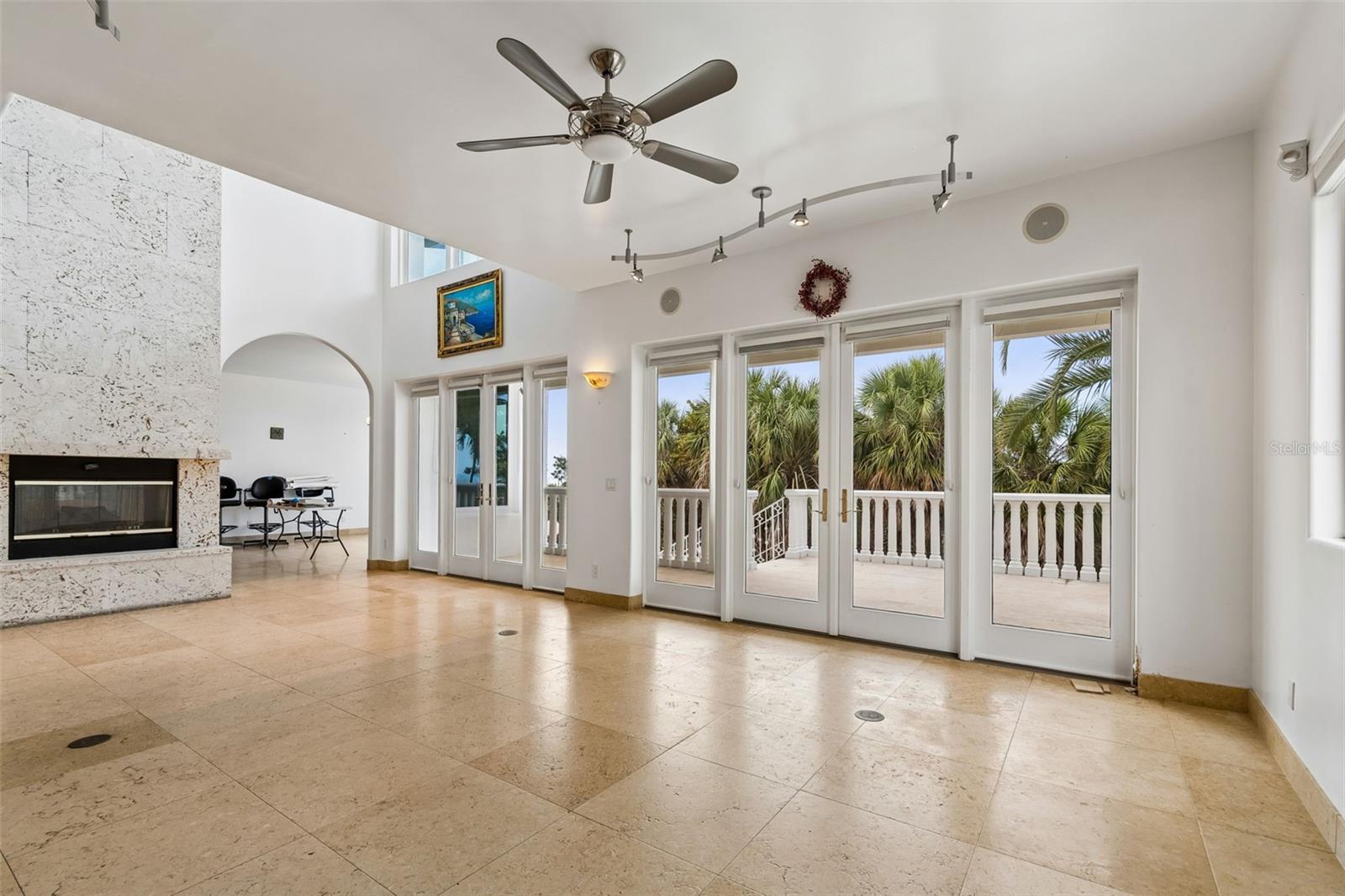 Listing photo id 28 for 2811 Sunset Way