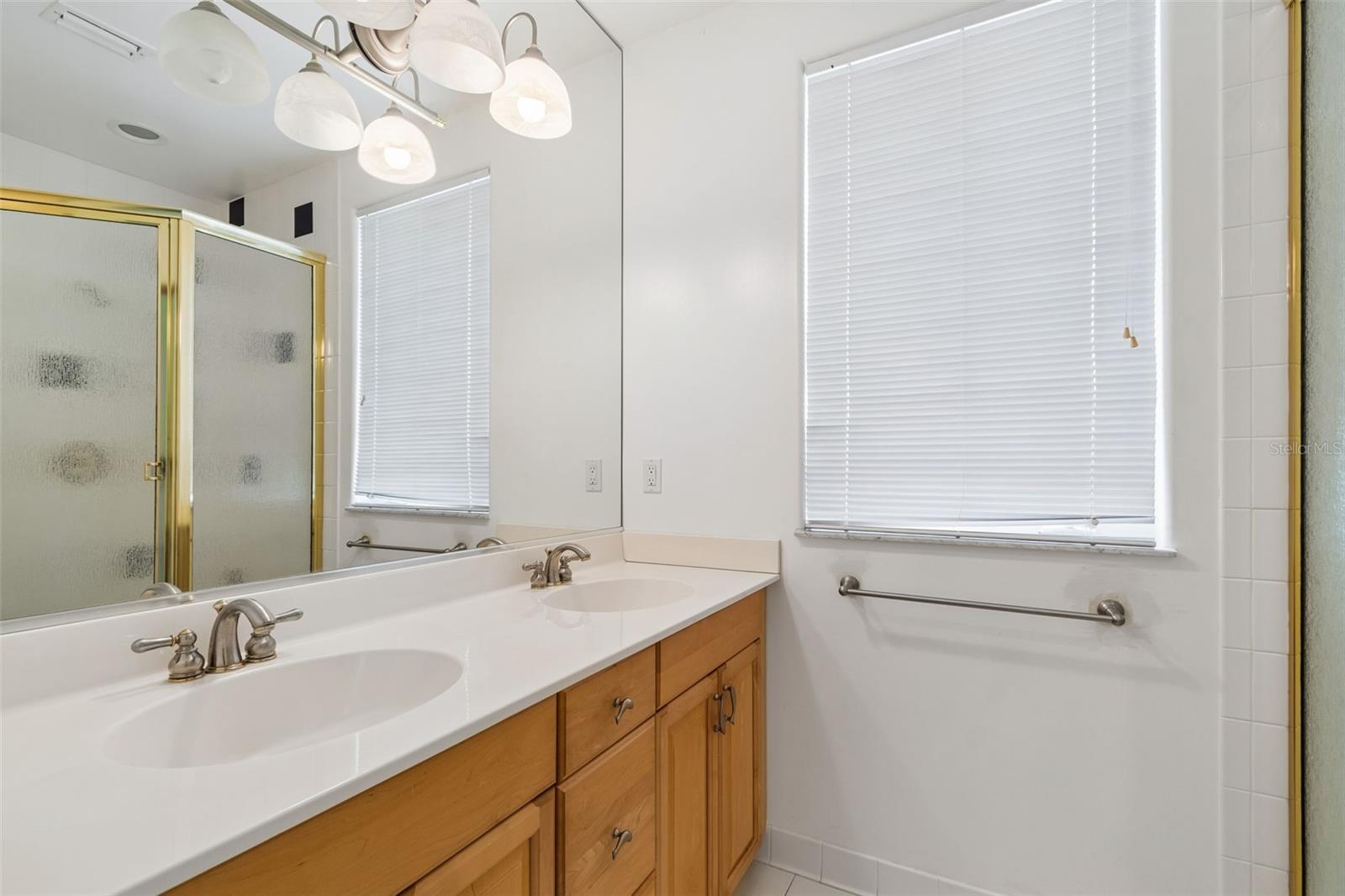 Listing photo id 36 for 2811 Sunset Way